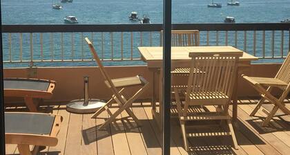 Herrlicher Meerblick, direkter Zugang zum Strand, große Terrasse, renoviert, WIFI