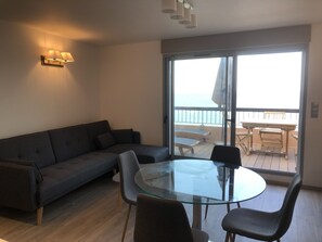 Télévision, lecteur de DVD, chaîne hi-fi