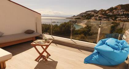 Modern house overlooking the sea, near the beach in Almadraba, Roses