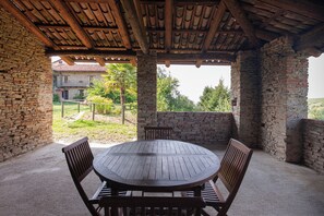 Outdoor dining - Villa- Breathtaking Views in the Langhe, "Hills of Wine and Truffles," Piedmont (Trezzo Tinella)