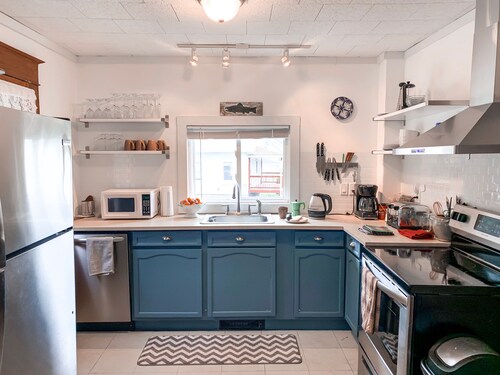 1920’s charm. In-town retreat. Great for fly fishermen!! Pet Friendly