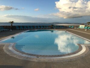 Piscine extérieure, piscine chauffée