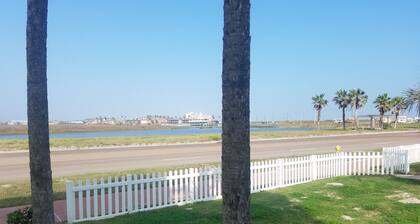 Ocean Melody - 1st Floor, Recently Remodeled, Walking distance to Beach!