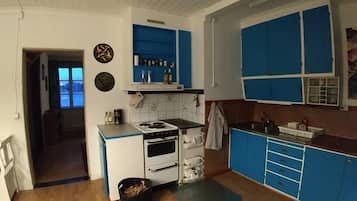 Fridge, oven, coffee/tea maker, toaster