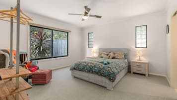 3 bedrooms, iron/ironing board, travel cot, Internet