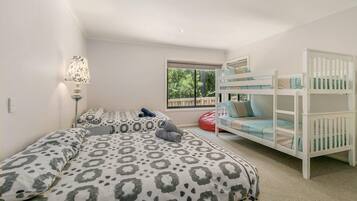 3 bedrooms, iron/ironing board, travel cot, Internet