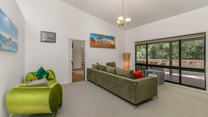 تلفزيون، ألعاب فيديو، مشغل دي في دي، تنس طاولة