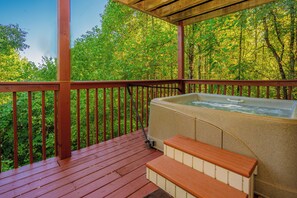 Tina de hidromasaje al aire libre