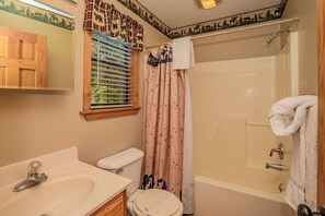 Hair dryer, towels - Rocking Bear: Mountain View! S/Secluded, Hot Tub, Wifi, Games, Spacious Decks! (Sevierville)