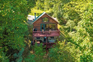 Exterior - Rocking Bear: Mountain View! S/Secluded, Wifi, Games, Spacious Decks! (Sevierville)