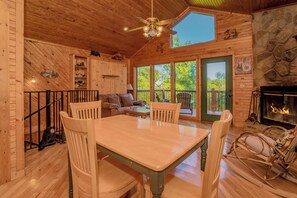 TV, fireplace, video games, DVD player - Rocking Bear: Mountain View! S/Secluded, Wifi, Games, Spacious Decks! (Sevierville)