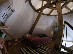 2 bedrooms, in-room safe, iron/ironing board, free WiFi