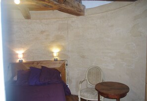 2 bedrooms, in-room safe, iron/ironing board, free WiFi