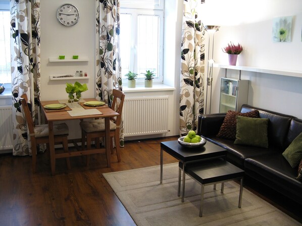 Dining - Studio Apartment 30m2, air-conditioning (Vienna)