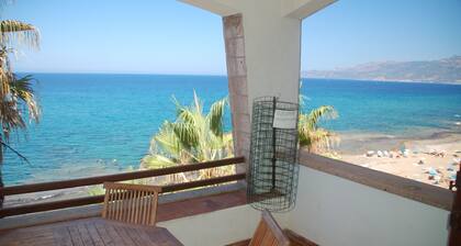 Villa Bosa, apartamento frente al mar en el área de Bosa, escalera privada a la playa WI