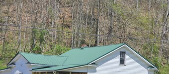 Spacious riding retreat 4 BR Outlaw House/ ATV Riding 10beds-Large Parking
