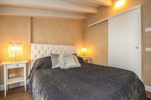 Soundproofing, free WiFi, bed sheets