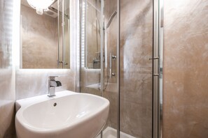 Free toiletries, hair dryer, towels - Luxury Suite Sirmione (Sirmione)