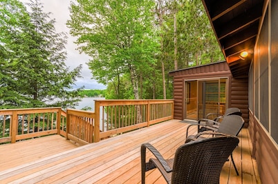 Cozy Log Cabin on Beautiful Phillips Lake near Bar Harbor and Camden