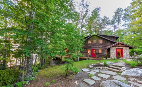 Cozy Log Cabin on Beautiful Phillips Lake near Bar Harbor and Camden