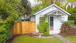 Exterior - One Bedroom House in Desirable Bush Park location (Salem)