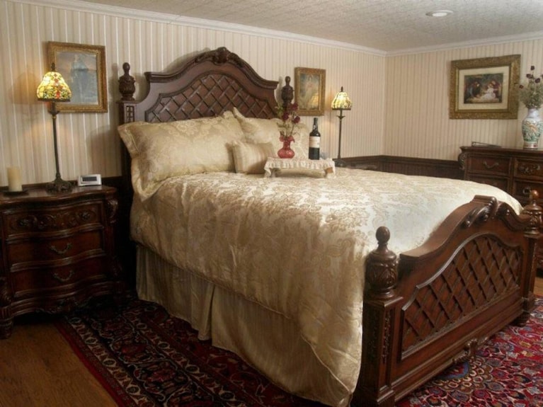Conewango Room At Carousel Bed And Breakfast - 펜실베이니아