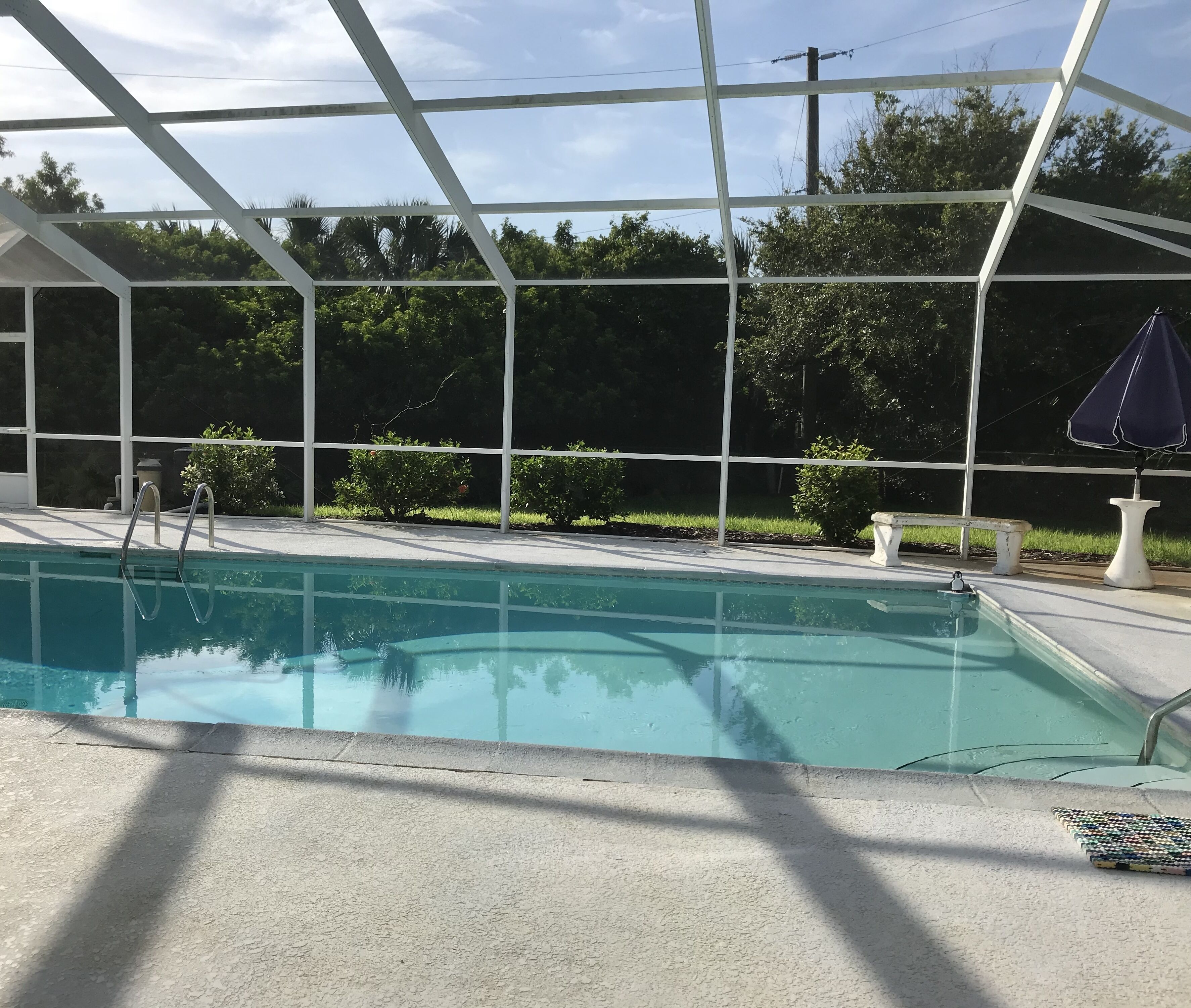 Discount 8/17-9/30! Cool Off in Huge Pool! Walk to Beach!