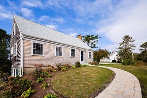 Exterior - Hardings Hideaway: 020-C  Renovated Chatham Beach House with Views (Chatham)