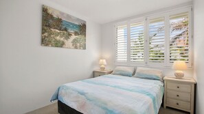 Iron/ironing board, bed sheets