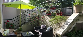 Walk to train and shopping with unique outdoor private space in the city