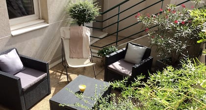 Walk to train and shopping with unique outdoor private space in the city