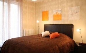 1 habitación, tabla de planchar con plancha, wifi gratis y ropa de cama 