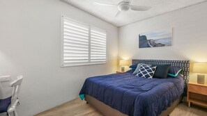 2 bedrooms, iron/ironing board, free WiFi, bed sheets - Moondara Unit 2, 21 Bulcock Beach Esplanade, Bulcock Beach (Bulcock Beach)