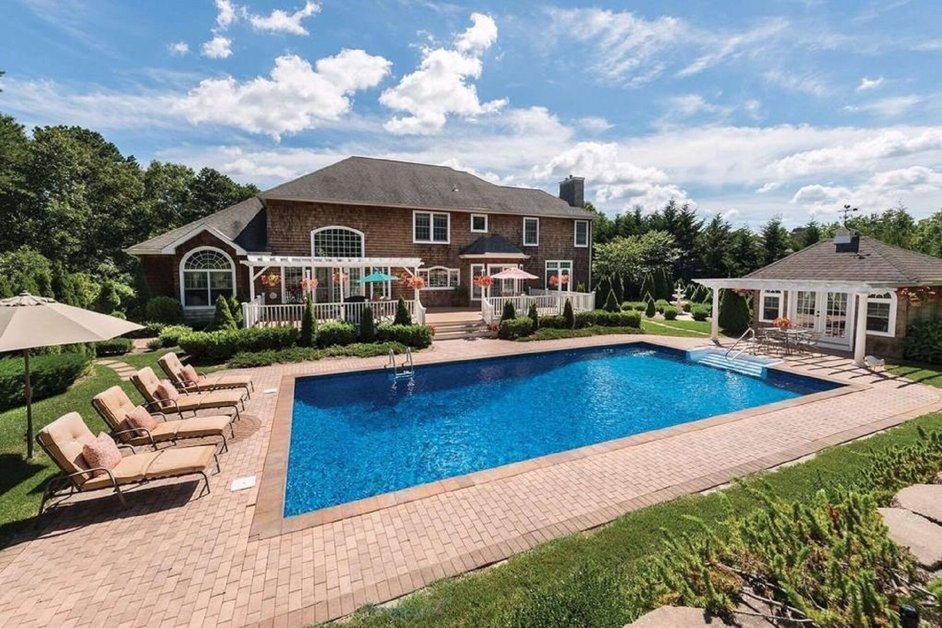 Family getaway, 5 beds+5 baths, pool, on quiet road, 1.5hr from NYC+Westchester
