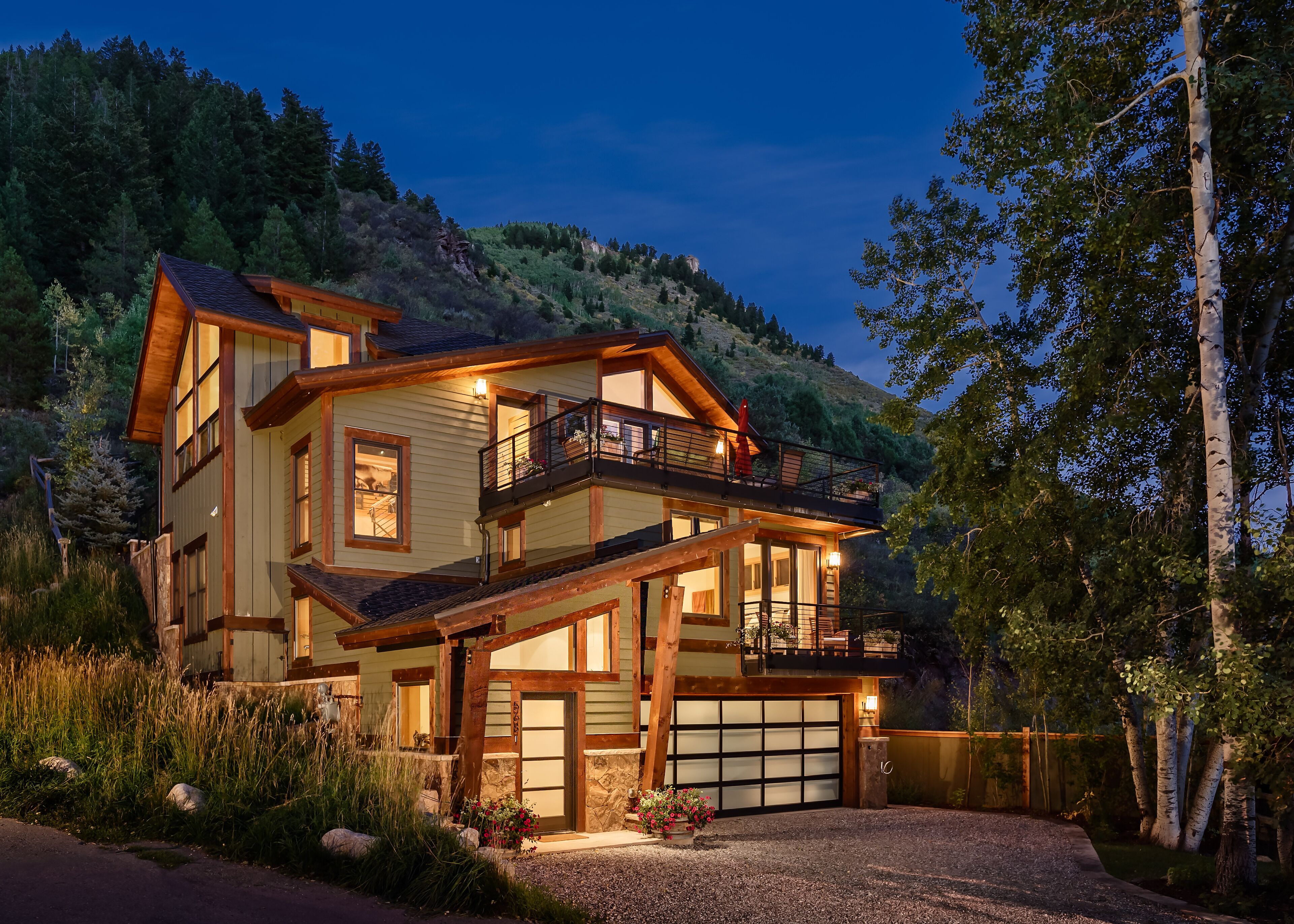 Ski in Home on Minturn Mile,  Luxury 4 Bedroom 4.5 Bathroom with 2 car garage