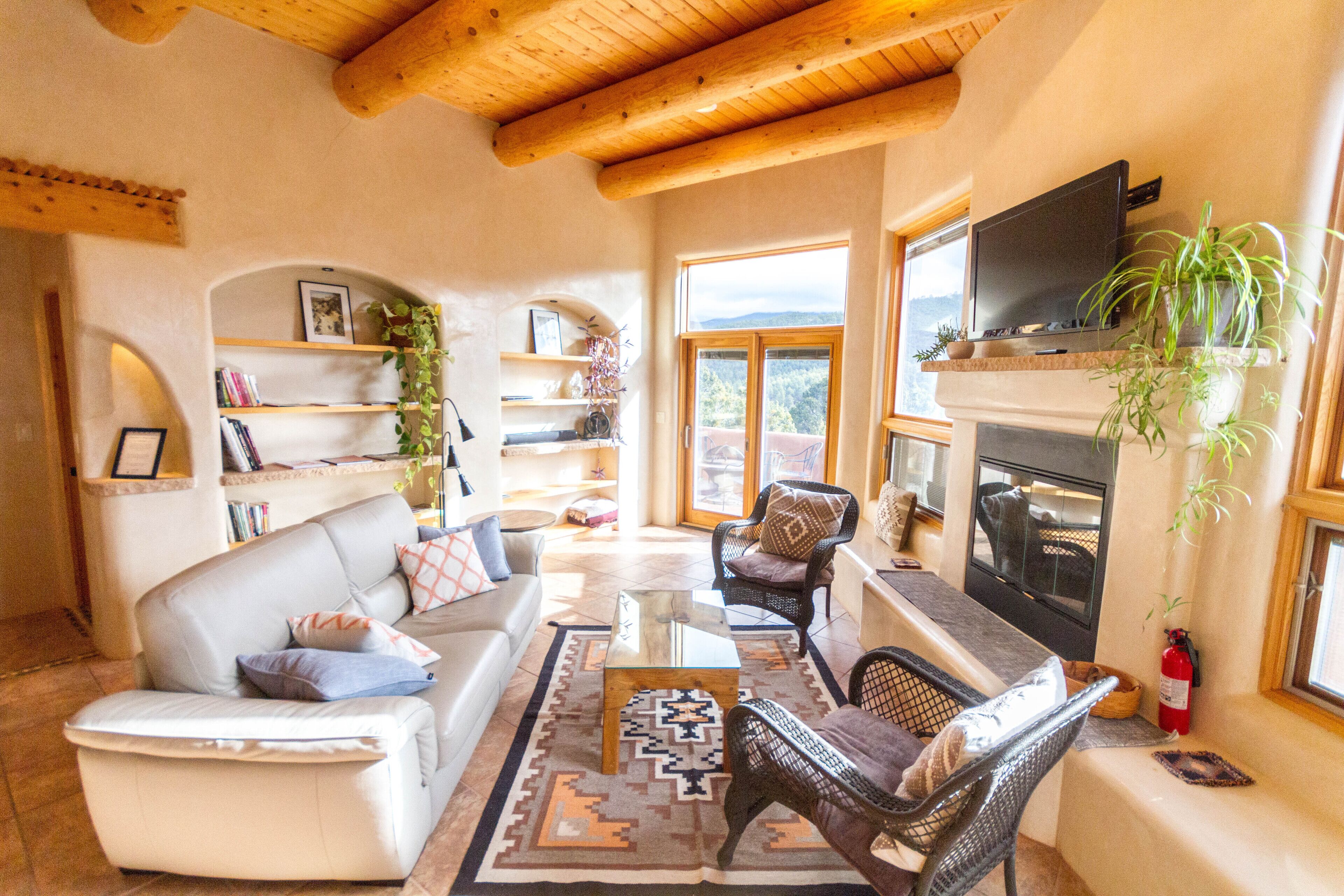 Eco Home With Amazing Mountain Views Close To Town