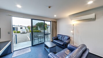 Apartamento, 2 habitaciones, bañera de hidromasaje, planta baja | Terraza o patio