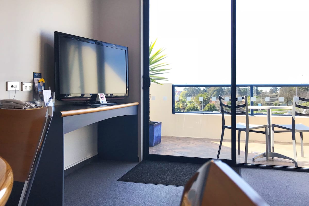 Executive Two Bedroom Apartment with Spa Bath | 1 bedroom, desk, iron/ironing board, free WiFi