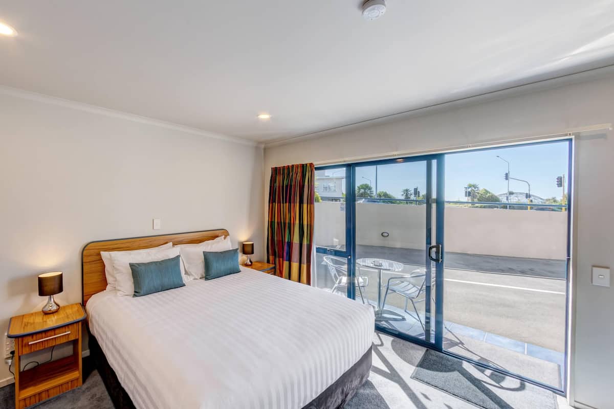 Ground Floor King Studio - Adjacent Building | 1 bedroom, desk, iron/ironing board, free WiFi