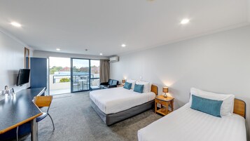 高级开间, 海景 | 办公桌、熨斗/熨衣板、免费 WiFi、床单