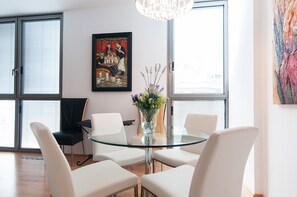 Dining - 2BR refined ethnic style in Eixample - Livingstone (Barcelona)