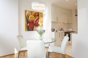 Dining - 2BR refined ethnic style in Eixample - Livingstone (Barcelona)