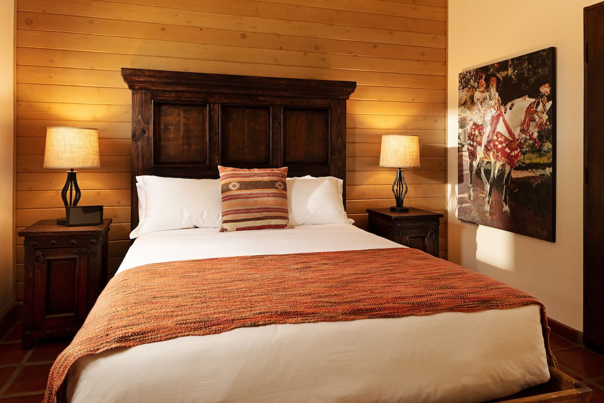 Deluxe Single Room, 1 Queen Bed (La Flores) | Egyptian cotton sheets, premium bedding, down comforters, pillowtop beds