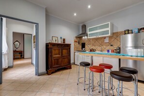 Fridge, microwave, stovetop, dishwasher - CENTER OF ROME - A CASA CORONARI PALACE BONAVENTURE (roma)