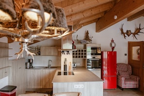 Kühlschrank, Mikrowelle, Ofen, Geschirrspüler