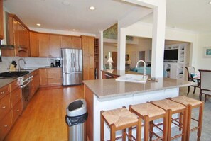 Oven - Spacious 5BR home on the Intracoastal in Sunset Beach, perfect for family getaways! (Sunset Beach)