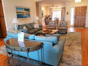 Living area - Spacious 5BR home on the Intracoastal in Sunset Beach, perfect for family getaways! (Sunset Beach)