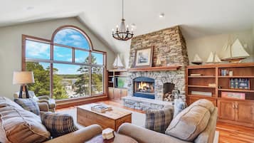 TV connectée, cheminée, chaßne hi-fi