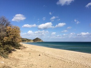 Na praia, espreguiçadeiras 