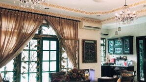 A dining area with a chandelier, ornate ceiling, and traditional decor. - Villa Shamir near KLIA (Sepang)